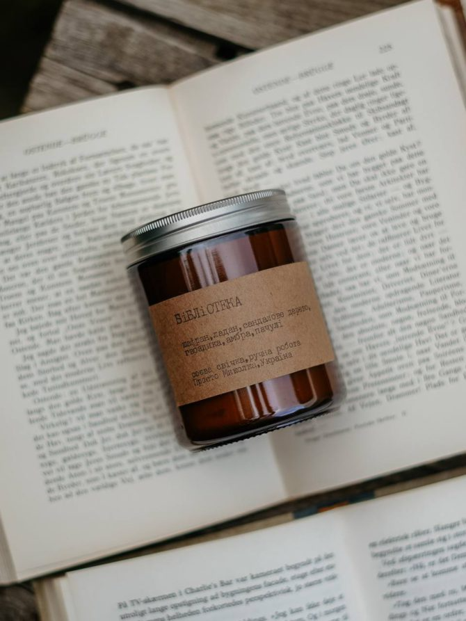 Соевая свеча "Bibliosmia"