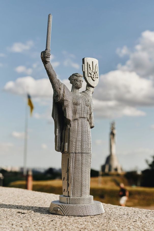 Картонний 3Д пазл "Україна-Мати"