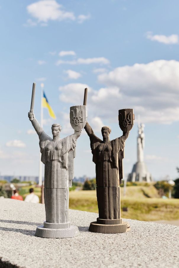 Картонний 3Д пазл "Україна-Мати"